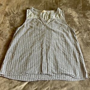 💐5/$20 Sale💐 Woman’s stripped grey sleeveless blouse